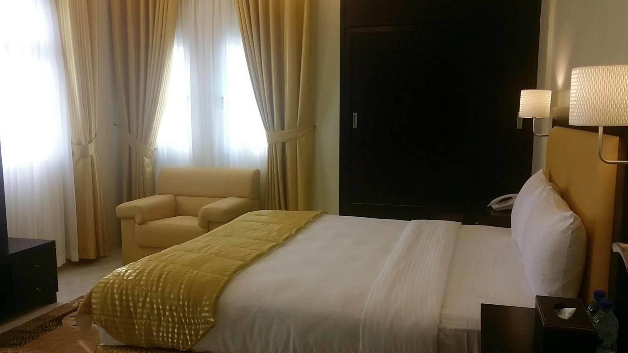 Remas Hotel Suites - Al Khoudh, Seeb, Muscat Exterior photo
